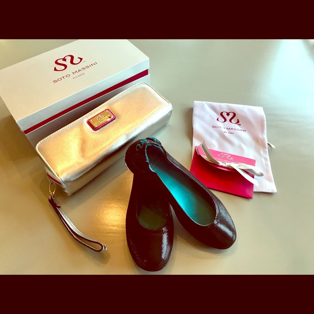 NWT Black Snakeskin Size 9 Soto Massini Flats